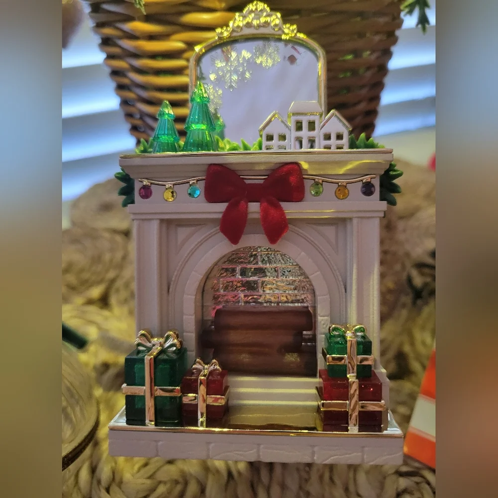 Bath & Body Works Wallflower Plug Holiday Fireplace with Gifts